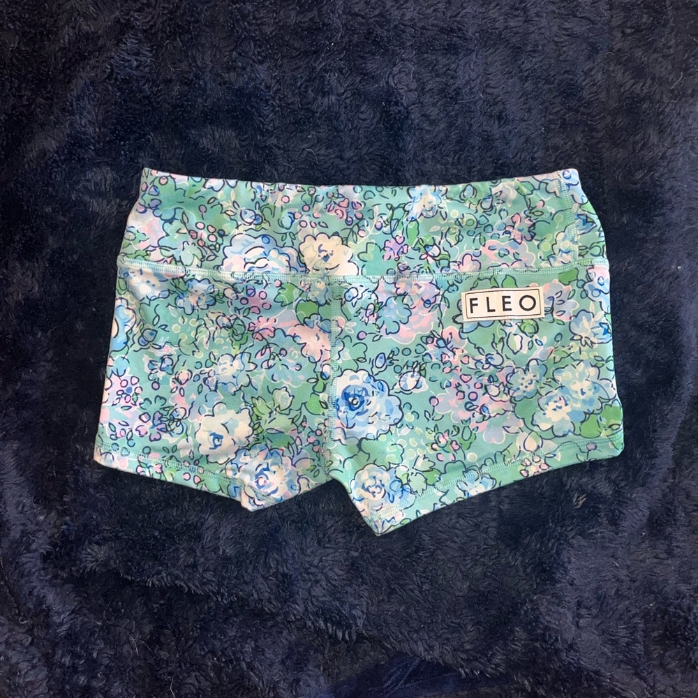Beautiful Fleo shorts. Size medium, smoke free home. 2.5 inseam.